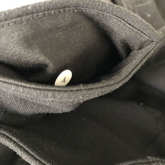 LULULEMON Black Crop Yoga Athletic Athleisure Legging Size 4 - Picture 7 of 8